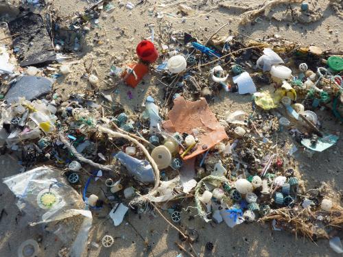 DuPont shareholders back plastic pollution report proposal