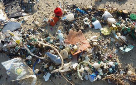 Investors with $10 tn in assets urge companies to reduce use of plastics