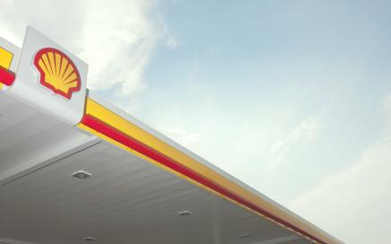 Shell shareholders vote against climate resolution 
